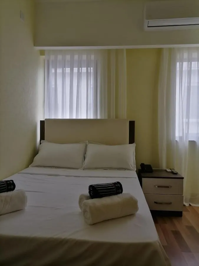 Connect Hotel Bar & Terrace 바투미